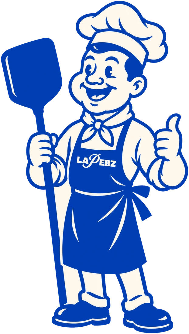 Le chef de La Pebz, pelle à pizza en main, pouce levé